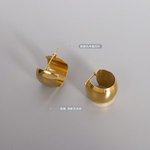 French fashion celebrity ball C earrings high quality version titanium steel plated 18K real gold earrings female factory wholesale