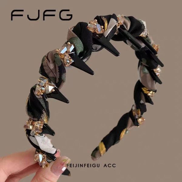 2025 Internet celebrity new hairpin headband, feminine temperament, diamond-inlaid skull top headdress, versatile hair pressure and face washing headband