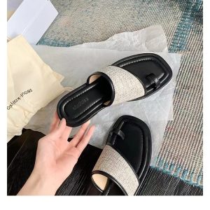 Grape Mom has the same style of casual summer square toe clip-toe straw splicing flat slippers women's 2025 new sandals
