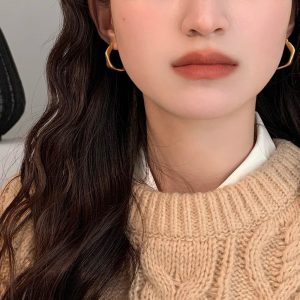 Retro gold exaggerated earrings 2025 new design high-end silver needle large earrings Hong Kong style temperament earrings