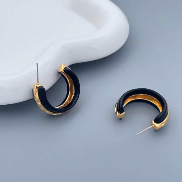 French niche wide C-shaped circle earrings, black gold series, personalized retro stud earrings, temperament, high-end earrings, women - Image 3