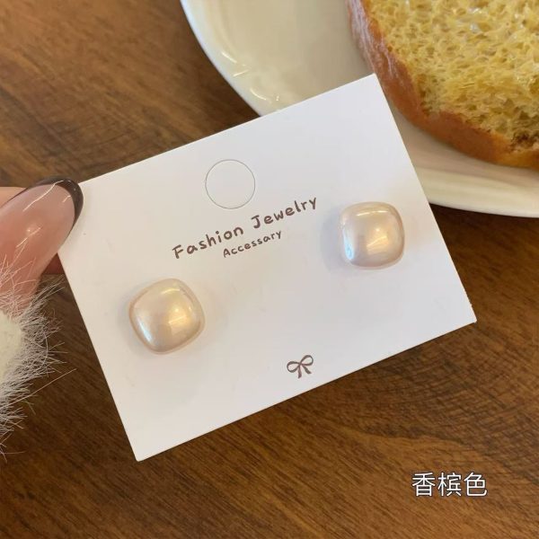 French personality explosive temperament retro niche earrings 2023 earrings versatile earrings silver needle Korean vintage earrings