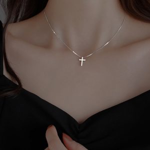 Cross pendant necklace women's 204 new ins simple high-end light luxury design niche wholesale clavicle chain