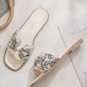 Pigskin version ~ beautiful flat sole with skirt French sandals women's 2024 new summer outer Y wear fashion for going out