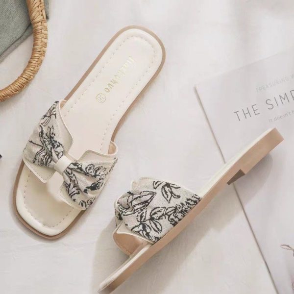 Pigskin version ~ beautiful flat sole with skirt French sandals women's 2024 new summer outer Y wear fashion for going out - Image 4