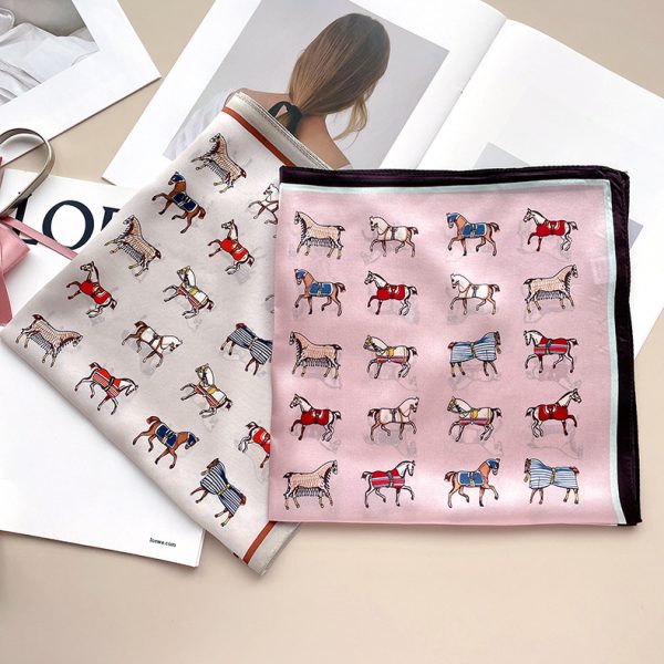 European-style retro pony mulberry silk silk scarf female Korean version is easy to wear a small square scarf, professional commuting collar scarf, thin square scarf