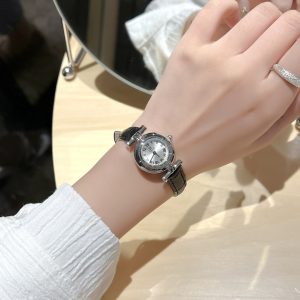 Niche vintage women's watch simple casual belt delicate waterproof student watch French pre-owned small dial watch women