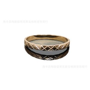 Small fragrance bracelet diamond plaid plated thick 18K rose gold bracelet niche design personalized hand jewelry factory direct sales