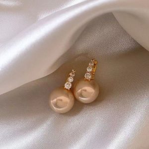 Pearl earrings 2024 new hot high-end sense light luxury high-end French square round face 2024 earrings stud pendant women