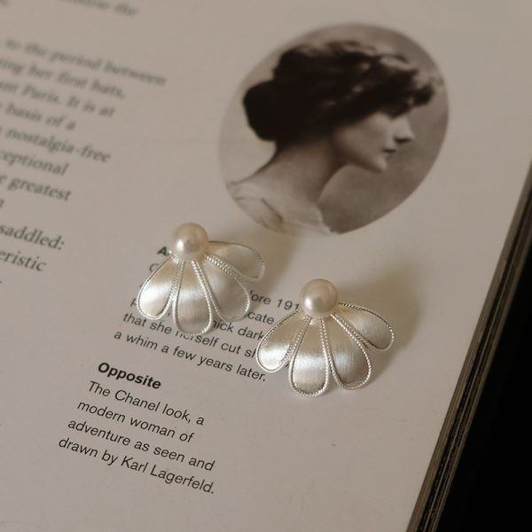 New Chinese style brushed petals, natural pearl buds, earrings, niche and unique 925 silver needles - Image 2
