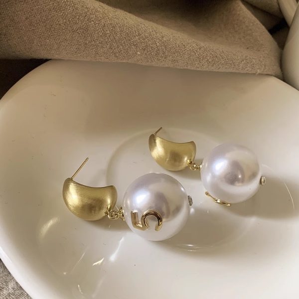 French light luxury pearl digital earrings women's 2024 new trendy earrings niche design high-end light luxury earrings - Image 3