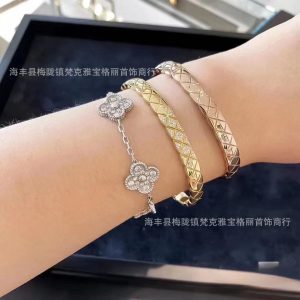 Small fragrance bracelet diamond plaid plated thick 18K rose gold bracelet niche design personalized hand jewelry factory direct sales