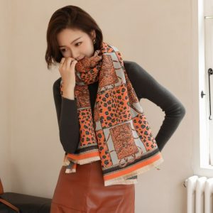 Retro shawl over women's 2025 new summer lunch break office blanket air conditioning room warm Liying big scarf