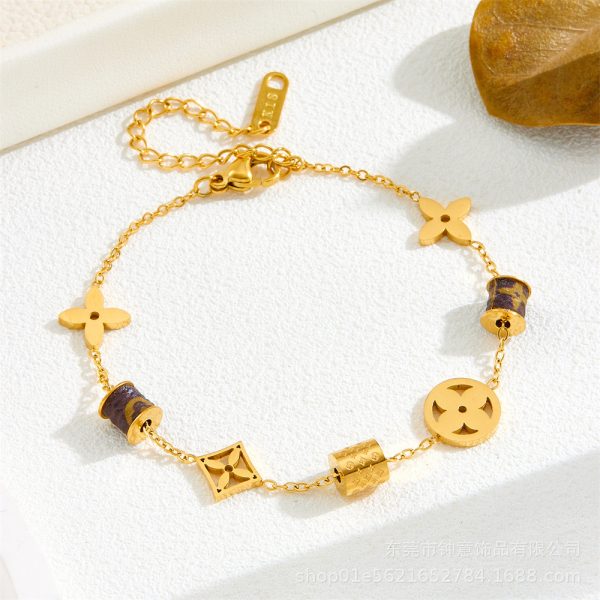 Four-leaf clover titanium steel small waist bracelet is fashionable and elegant, non-fading, adjustable, light luxury, temperament, cold bracelet women - Image 2