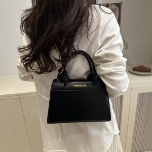 Korean casual handbag women's 2025 new fashionable foreign temperament crossbody bag splicing niche design saddle bag