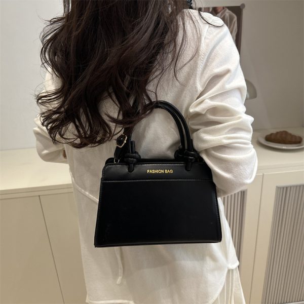Korean casual handbag women's 2025 new fashionable foreign temperament crossbody bag splicing niche design saddle bag - Image 4