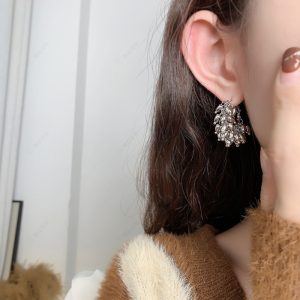 European-style retro love tassel earrings, niche design, high-end temperament, women's metal style earrings, electroplating 18K real gold