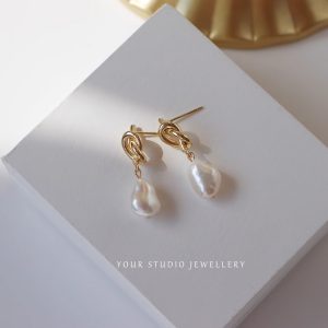 French Retro Baroque Pearl Earrings Women's 2024 New Cross-border 5elect Trendy Light Luxury Temperament Knot Earrings