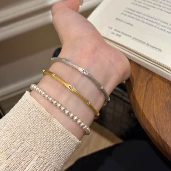 French vintage Italy eight-star mango brushed bracelet with diamonds, delicate niche design, light luxury and versatile women's hand jewelry - Image 4