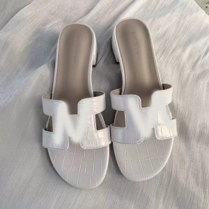 Real sheepskin summer lazy H sandals are fashionable and versatile, beach flats, ins, trendy white slippers for women to wear