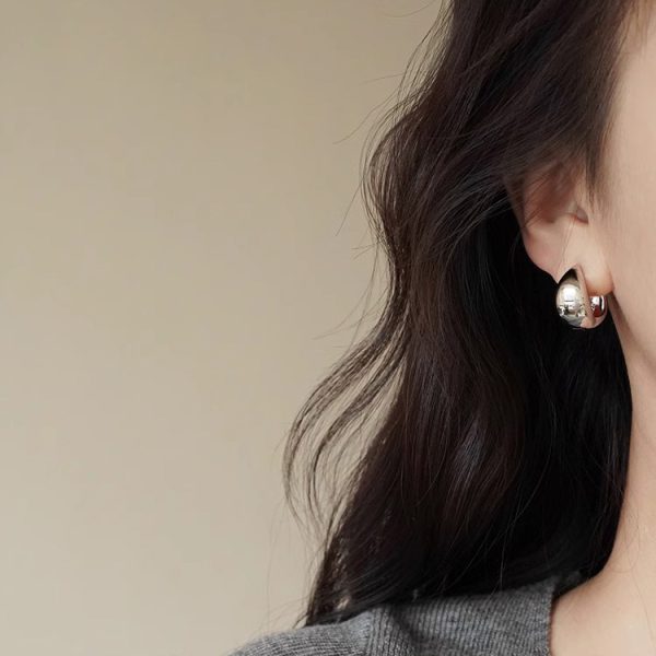 Water drop earrings, women's niche design, light luxury, high-end temperament, simple French fashion circles, ins-style earrings