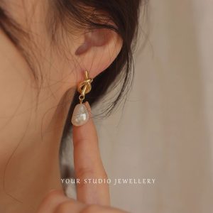 French Retro Baroque Pearl Earrings Women's 2024 New Cross-border 5elect Trendy Light Luxury Temperament Knot Earrings