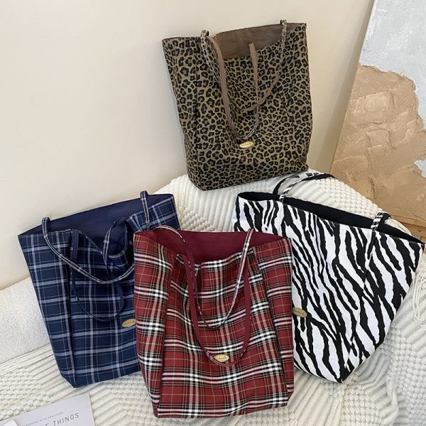 Niche design plaid bag plaid large capacity shopping bag women's commuter tote bag handbag shoulder underarm bag