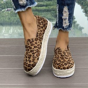 Cross-border foreign trade women's suede casual shoes 2025 new round toe flat sole comfortable one-foot beanie shoes and shoes