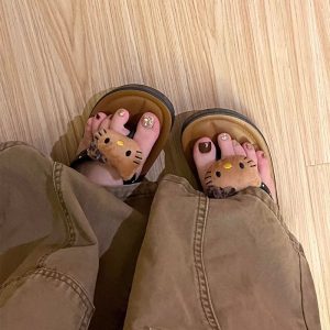 Hello kitty flip-flops women's summer wear clip foot seaside beach anti-slip soft-soled sandals 2025 new model