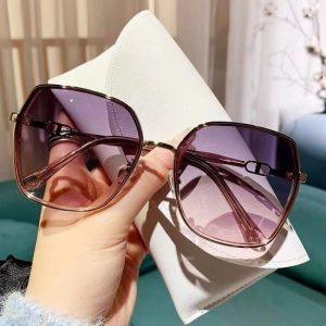 Sunglasses are versatile, fashionable, large-framed, thin, women's sunglasses, UV-proofing, popular metal glasses, and glasses