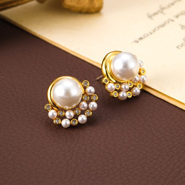 French simple retro pearl stud earrings, 925 silver needles, micro-inlaid zirconia, versatile, small fragrance earrings, light luxury and high-end - Image 3