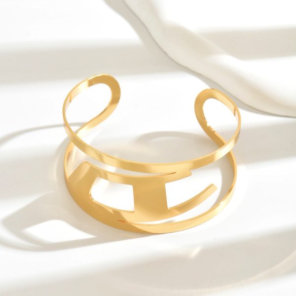 Factory Direct Sweet Cool Spicy Cutout D Letter Bracelet Women's Versatile Personality Metallic Glossy Open Arm Decoration - Image 4