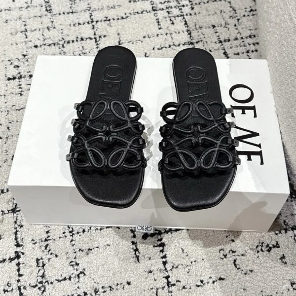 2025 Luo Jiaxia new hollow leather slippers wear a strap slippers on the outside, daily versatile open-toe sandals, women's shoes - Image 2