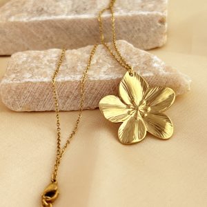European and American high-end light luxury necklace feminine fashion flower irregular versatile titanium steel collarbone chain ins necklace