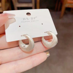 Matte metal brushed craft earrings, French vintage fashion, niche design earrings, personality simple and versatile earrings