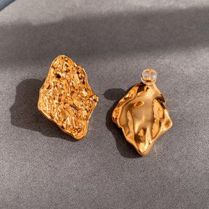 Atmospheric sense of luxury, retro pleated metal earrings, female European and American niche designers, irregular exaggerated personality earrings