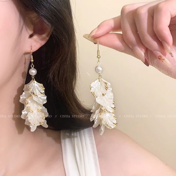 Petal tassel pearl earrings 2025 new hot high-end light luxury earrings earrings French temperament earrings women