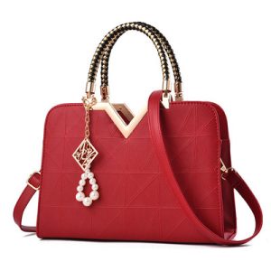 The shaped handbag is trendy and fashionable, and the 2023 new European and American new one-shoulder cross-body bag has a versatile and fashionable temperament