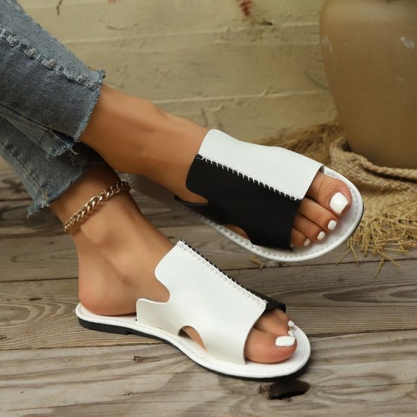 Casual flat plus size cross-border slippers women's 2025 new color-blocking comfortable one-line black and white foreign trade sandals wholesale - Image 2