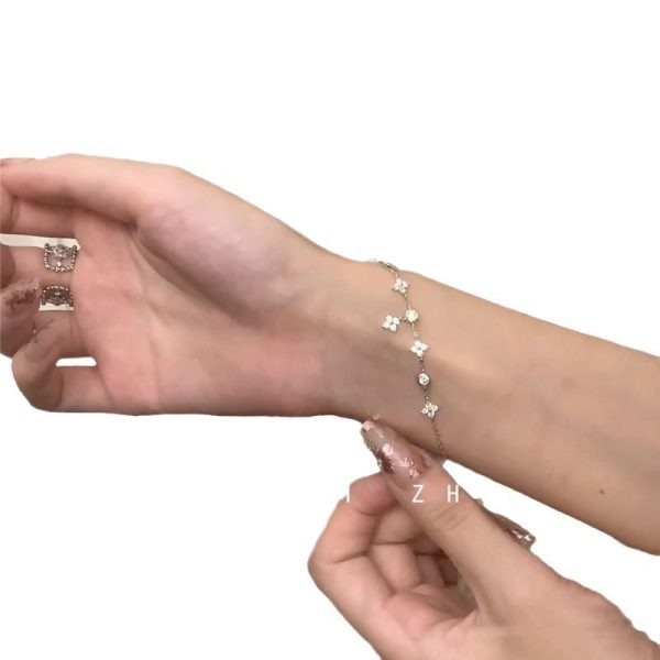 New bracelet: exquisite temperament, silver rose flower, simple and versatile bracelet, four-leaf clover, niche high-end bracelet - Image 5
