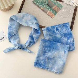 Bailu with the same French retro handmade tie-dye triangle scarf travels, sweet and cute trendy pastoral headscarf, women's headband