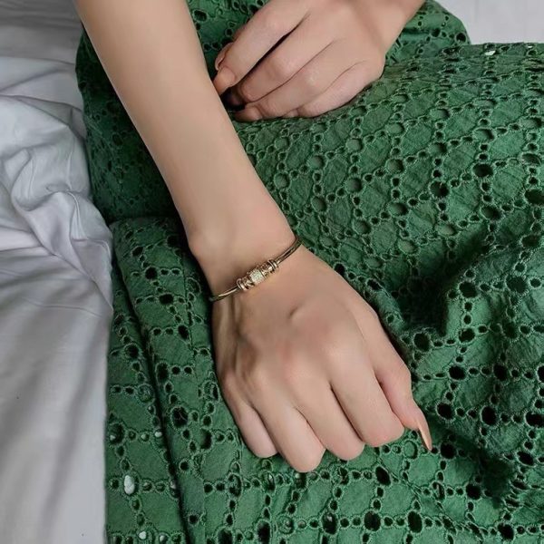 Sense of luxury, light luxury, niche bracelet, women's opening, design, adjustable small waist, cold wind, high-end hand jewelry - Image 2