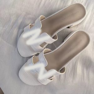 Real sheepskin summer lazy H sandals are fashionable and versatile, beach flats, ins, trendy white slippers for women to wear
