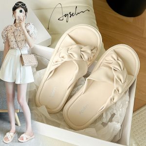 Ogu Shiden slippers are worn by women wearing the new fairy style soft bottom flat flat line beach cool slippers in the summer of 2023