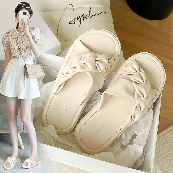 Ogu Shiden slippers are worn by women wearing the new fairy style soft bottom flat flat line beach cool slippers in the summer of 2023
