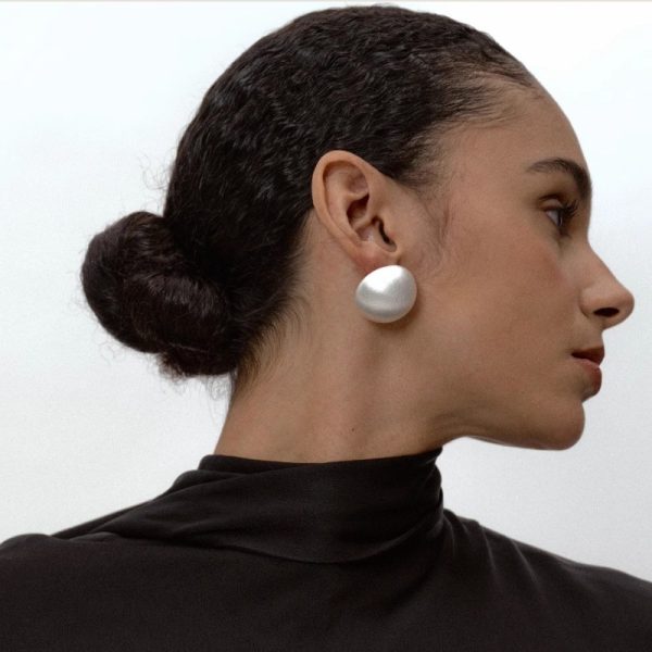 New fashion heavy industry silver brushed stud earrings women's light luxury retro niche design high-end spring and autumn ball necklace - Image 4