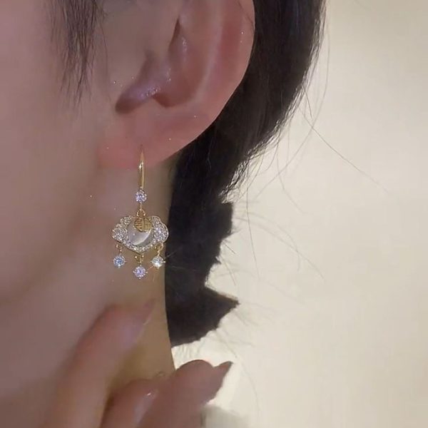 Niche design sense ethnic style zircon safety lock earrings cat's eye stone French earhook temperament versatile Fu lock earrings - Image 4