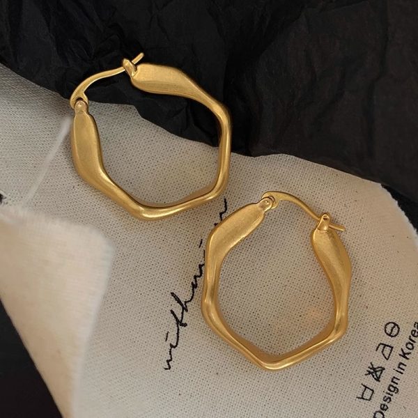 Retro gold exaggerated earrings 2025 new design high-end silver needle large earrings Hong Kong style temperament earrings