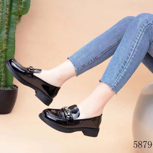 Loafers, bright leather shoes, spring and autumn women's shoes 2024 spring, new pedals, black platform British leather shoes, square heels - Image 4