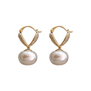 Light luxury love versatile earrings female niche design high-end temperament earrings new fashionable and unique French earrings